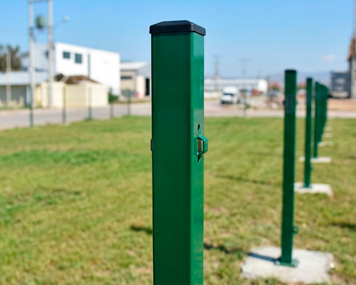 Poste galvanizado para instalación de cerco perimetral Pro Fence