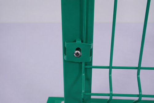 Fijación doble con tornillo antirrobo para cerco de seguridad